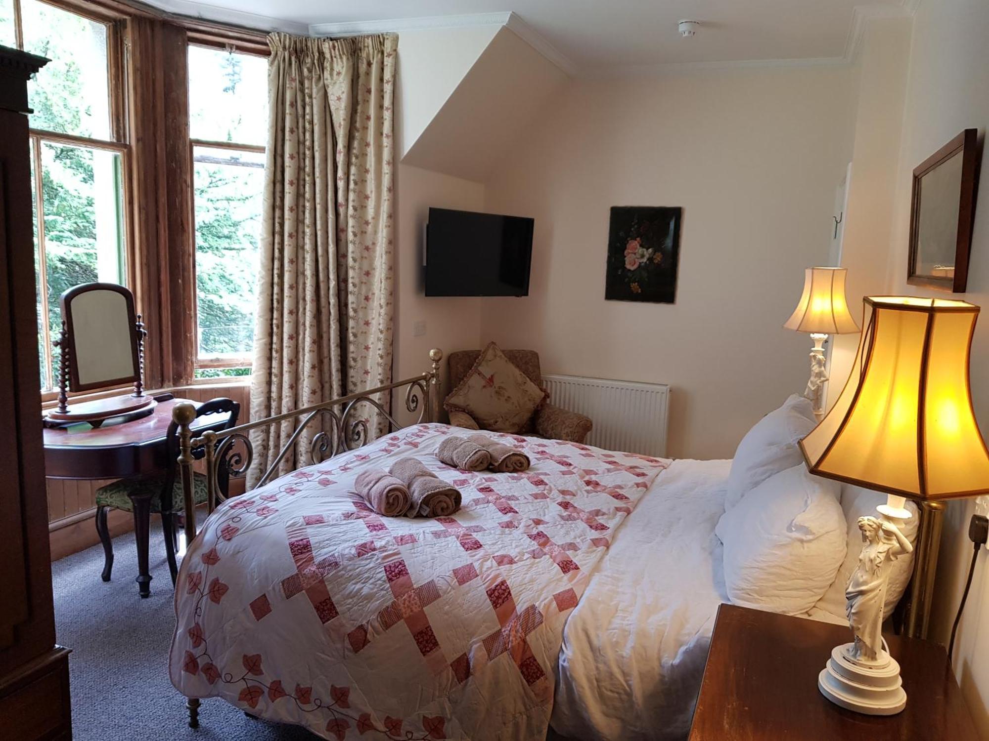 Cambus O' May Traditional Highland Hotel Баллатер Номер фото