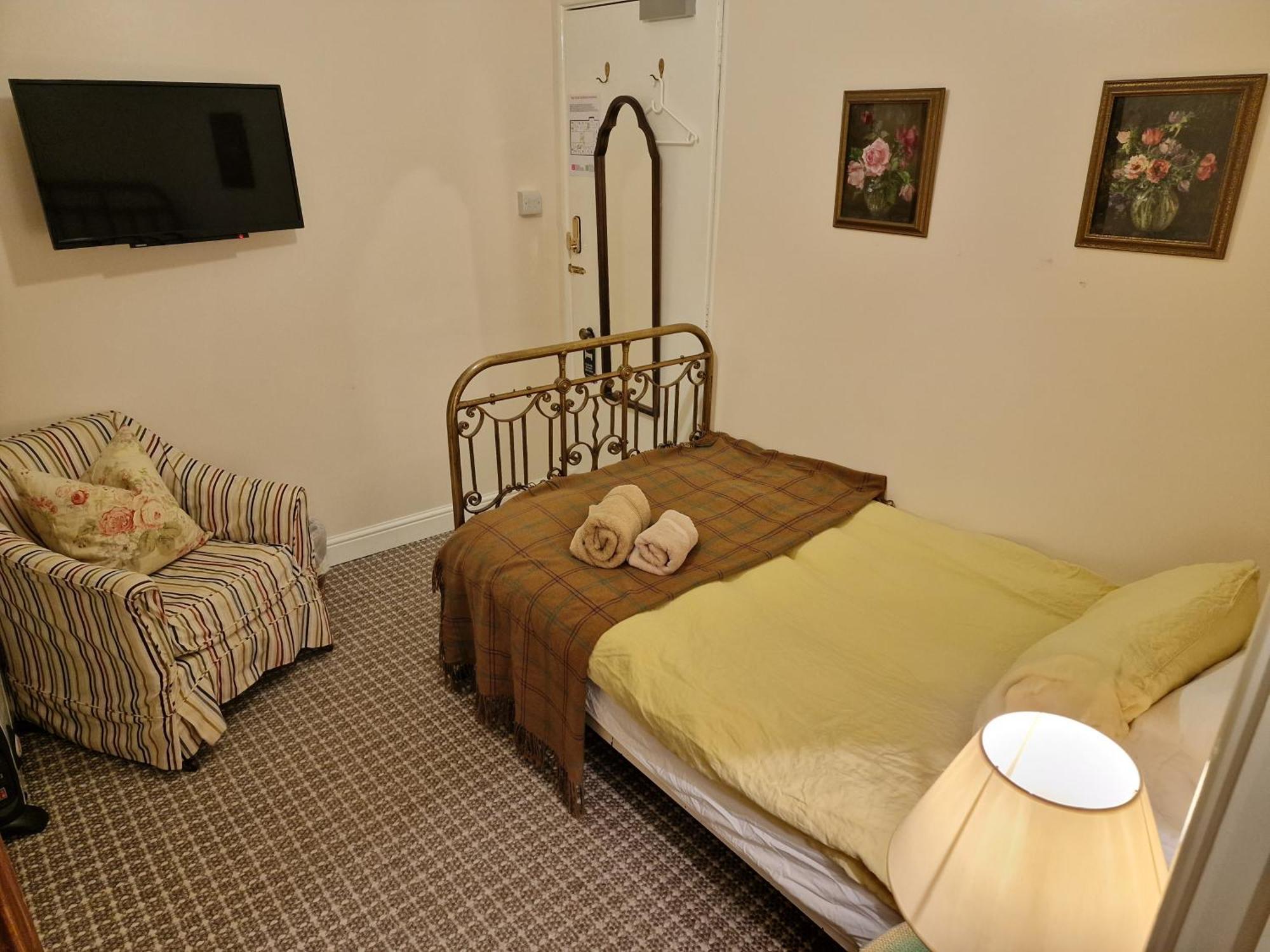 Cambus O' May Traditional Highland Hotel Баллатер Номер фото